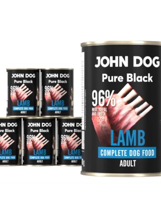 Karma mokra dla psa z jagnięciny John Dog Pure Black w sześciu czarnych puszkach 400g. Na etykietach jest surowe mięso z jagnięciny, zdjęcie psa oraz białe i niebieskie napisy.
