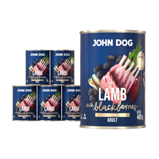 Mokra karma dla psa John Dog lamb with blackberries adult w 6 puszkach 400 g, z granatową etykietą, ilustracjami mięsa jagnięcego, jeżyn i zielonych liści.