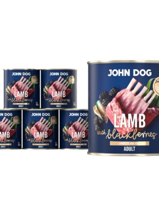 Mokra karma dla psa John Dog lamb with blackberries adult w 6 puszkach 800 g, z granatową etykietą, ilustracjami mięsa jagnięcego, jeżyn i zielonych liści.