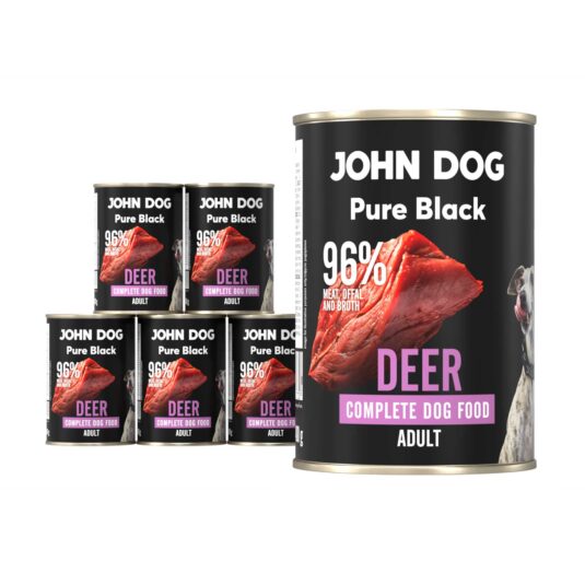 Karma mokra dla psa z jelenia John Dog Pure Black w sześciu czarnych puszkach 400g. Na etykietach jest surowe mięso z jelenia, zdjęcie psa oraz białe i fioletowe napisy.