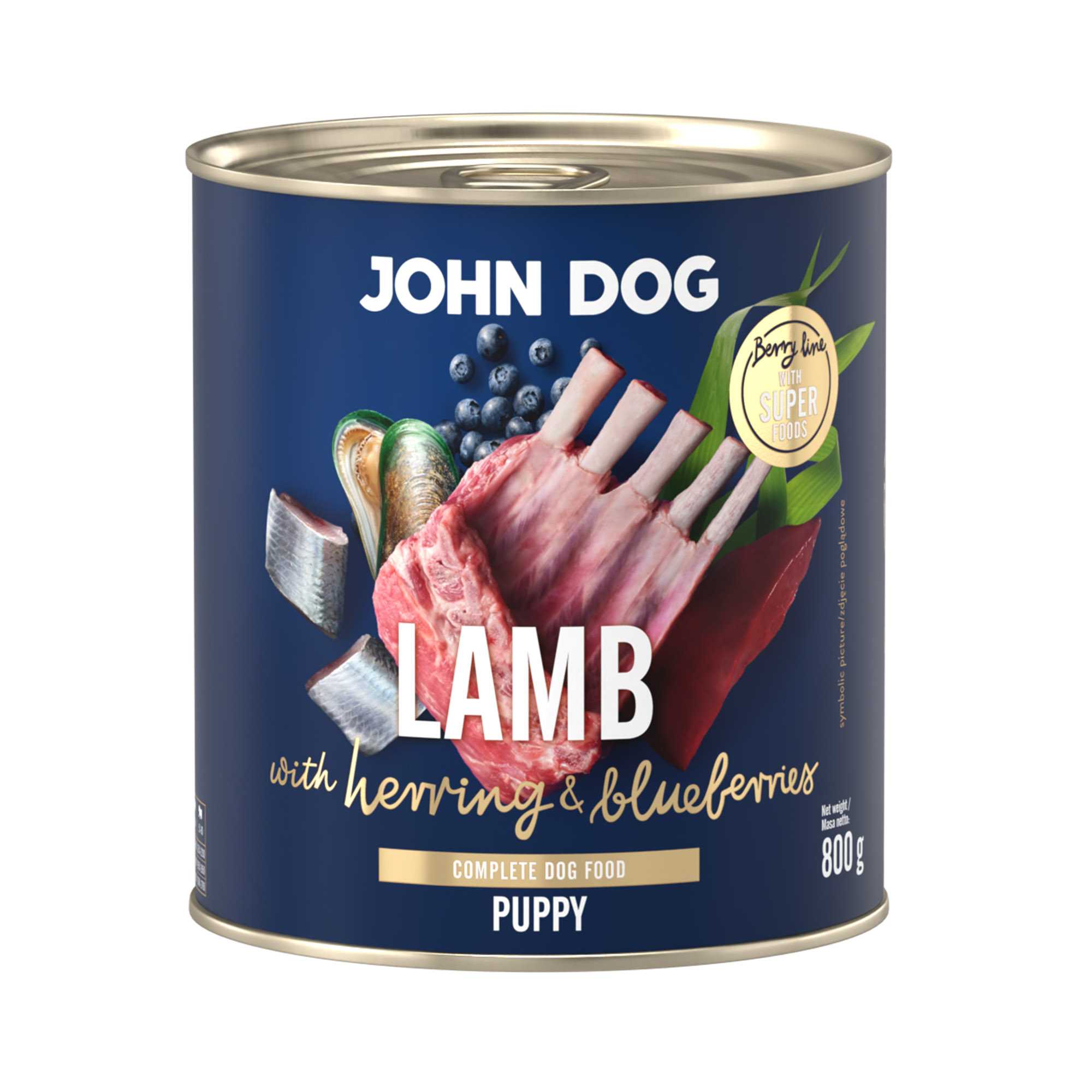 Mokra karma dla szczeniąt John Dog lamb with herring & blueberries puppy w puszce 800 g, z granatową etykietą, ilustracjami mięsa jagnięcego, śledzia, borówek i zielonych liści.