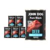 Karma mokra dla szczeniąt z jelenia John Dog Pure Black w sześciu czarnych puszkach 400g. Na etykietach jest surowe mięso z jelenia, zdjęcie psa oraz białe i błękitne napisy.