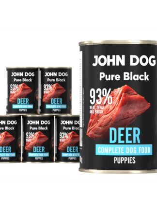 Karma mokra dla szczeniąt z jelenia John Dog Pure Black w sześciu czarnych puszkach 400g. Na etykietach jest surowe mięso z jelenia, zdjęcie psa oraz białe i błękitne napisy.