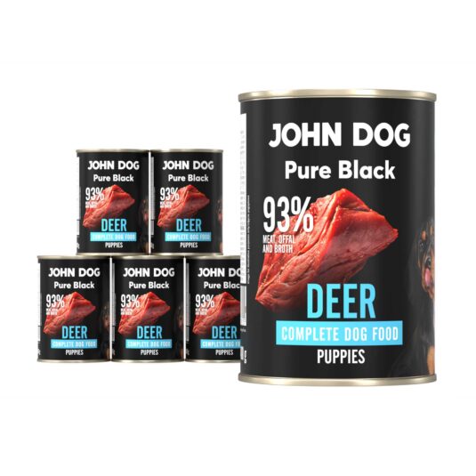 Karma mokra dla szczeniąt z jelenia John Dog Pure Black w sześciu czarnych puszkach 400g. Na etykietach jest surowe mięso z jelenia, zdjęcie psa oraz białe i błękitne napisy.