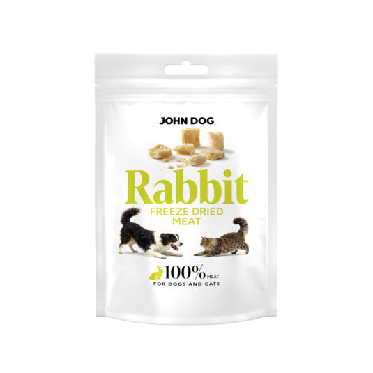 Opakowanie karmy freeze dried dla psów i kotów John Dog Rabbit Meat, biała saszetka z grafiką psa i kota oraz kawałkami suszonego mięsa.