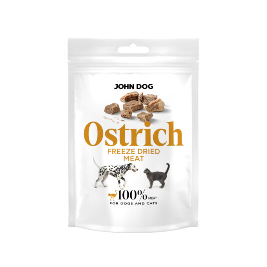 Opakowanie karmy freeze dried dla psów i kotów John Dog Ostrich Meat, biała saszetka z grafiką psa i kota oraz kawałkami suszonego mięsa.