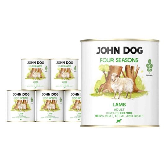 6 puszek mokrej karmy dla psów John Dog Four Seasons Lamb Adult 800 g. Na białych etykietach znajduje się ilustracja owcy stojącej przed pniami drzew oraz symbol moringi i zielone napisy.