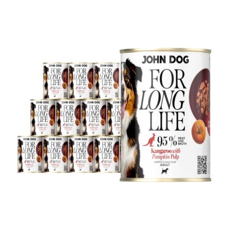 12 puszek mokrej karmy dla psa John Dog For Long Life kangaroo with pumpkin pulp 800 g. Na białej etykiecie po lewej stronie znajduje się zdjęcie psa rasy berneńczyk, po środku napisy z informacjami o karmie, po prawej stronie bordowy talerz z karmą, ilustracja dyni i kod qr.