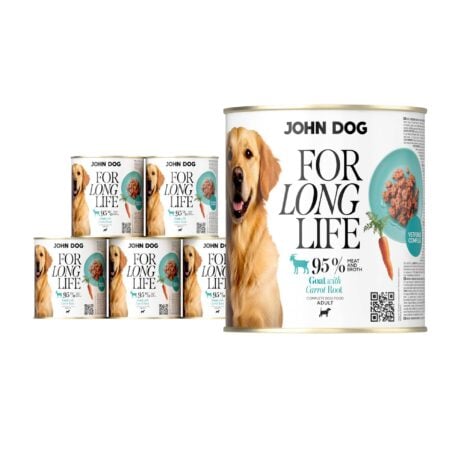 6 puszek mokrej karmy dla psa John Dog For Long Life goat with carrot root 800 g. Na białej etykiecie po lewej stronie znajduje się zdjęcie psa rasy golden retriver, po środku napisy z informacjami o karmie, po prawej stronie turkusowy talerz z karmą, ilustracja marchewki i kod qr.