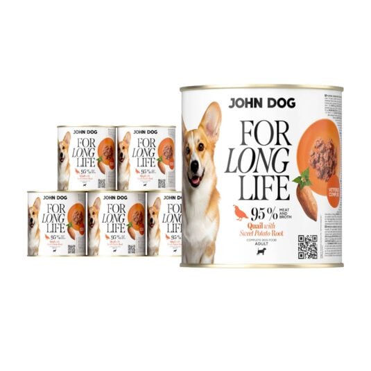 6 puszek mokrej karmy dla psa John Dog For Long Life quail with sweet potato root 800 g. Na białej etykiecie po lewej stronie znajduje się zdjęcie psa rasy corgi, po środku napisy z informacjami o karmie, po prawej stronie pomarańczowy talerz z karmą, ilustracja batata i kod qr.