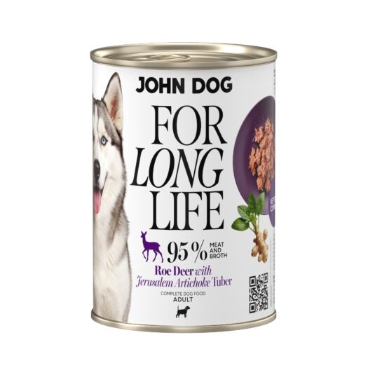 Puszka mokrej karmy dla psa John Dog For Long Life roe deer with jerusalem artichoke tuber 400 g. Na białej etykiecie po lewej stronie znajduje się zdjęcie psa rasy husky, po środku napisy z informacjami o karmie, po prawej stronie fioletowy talerz z karmą, ilustracja imbiru i kod qr.