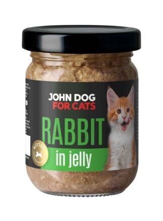 Słoik mokrej karmy z czarnym wieczkiem dla kociąt John Dog for Cats o smaku królika, w galaretce. Na ciemnej etykiecie widoczny jest rudo biały kot i zielone napisy.