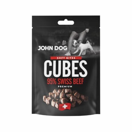Czarne opakowanie przysmaków dla psów John Dog Cubes Soft Bites Premium-kawałki zawierające 95% mięsa z wołowiny. Na opakowaniu znajduje się zdjęcie psa obok człowieka, grafika suszonych kostek mięsa oraz symbol szwajcarskiej flagi.