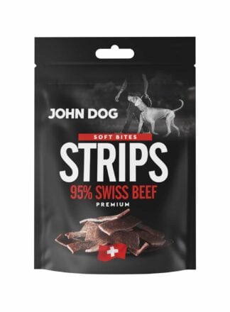 Czarne opakowanie przysmaków dla psów John Dog Strips Soft Bites Premium-kawałki zawierające 95% mięsa z wołowiny. Na opakowaniu znajduje się zdjęcie psa obok człowieka, grafika suszonych cienkich kawałków mięsa oraz symbol szwajcarskiej flagi.