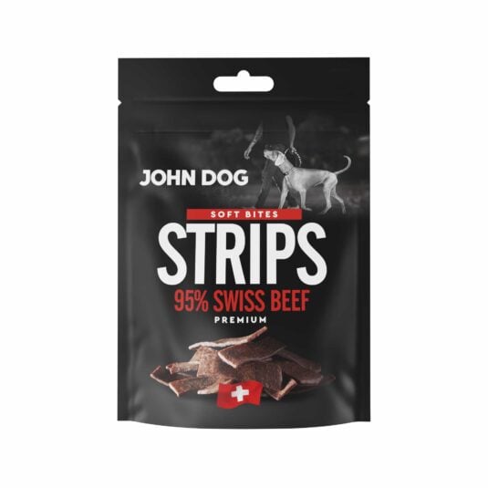 Czarne opakowanie przysmaków dla psów John Dog Strips Soft Bites Premium-kawałki zawierające 95% mięsa z wołowiny. Na opakowaniu znajduje się zdjęcie psa obok człowieka, grafika suszonych cienkich kawałków mięsa oraz symbol szwajcarskiej flagi.
