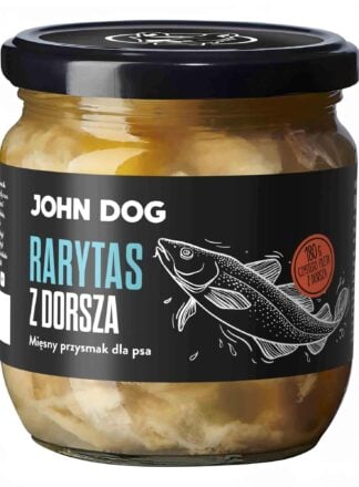 Mały słoik rarytasów John Dog z czarnym wieczkiem i czarną etykietą. Na etykiecie ilustracja dorsza. W słoiku widać kawałki mięsa.