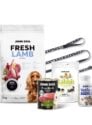 Na zdjęciu znajduje się zestaw produktów John Dog dla dorosłego psa: sucha karma FRESH jagnięcina light, mokra karma Pure Black Sensi konina oraz liofilizowane mięso z królika Freeze Dried Meat. Zestaw uzupełniają olej rybny VetFerus Golden Omega-3 oraz czarna smycz John Dog z amortyzatorem z kolekcji COMICS.
